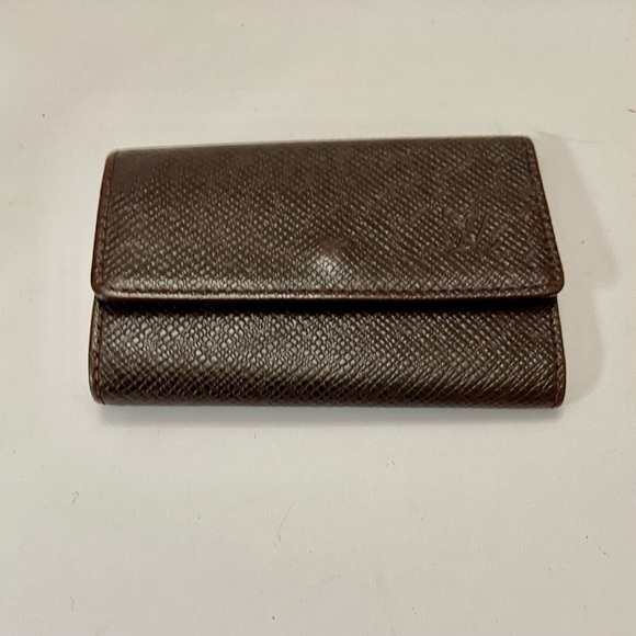 Louis Vuitton Brown Taiga Leather 6-Hooks Key Case - Picture 12 of 12